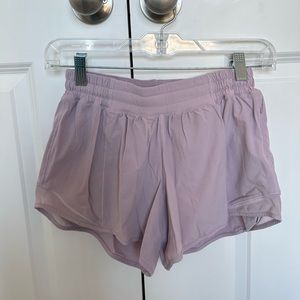 Lululemon Hotty Hot Short 2.5” Size 6 in Light Pink